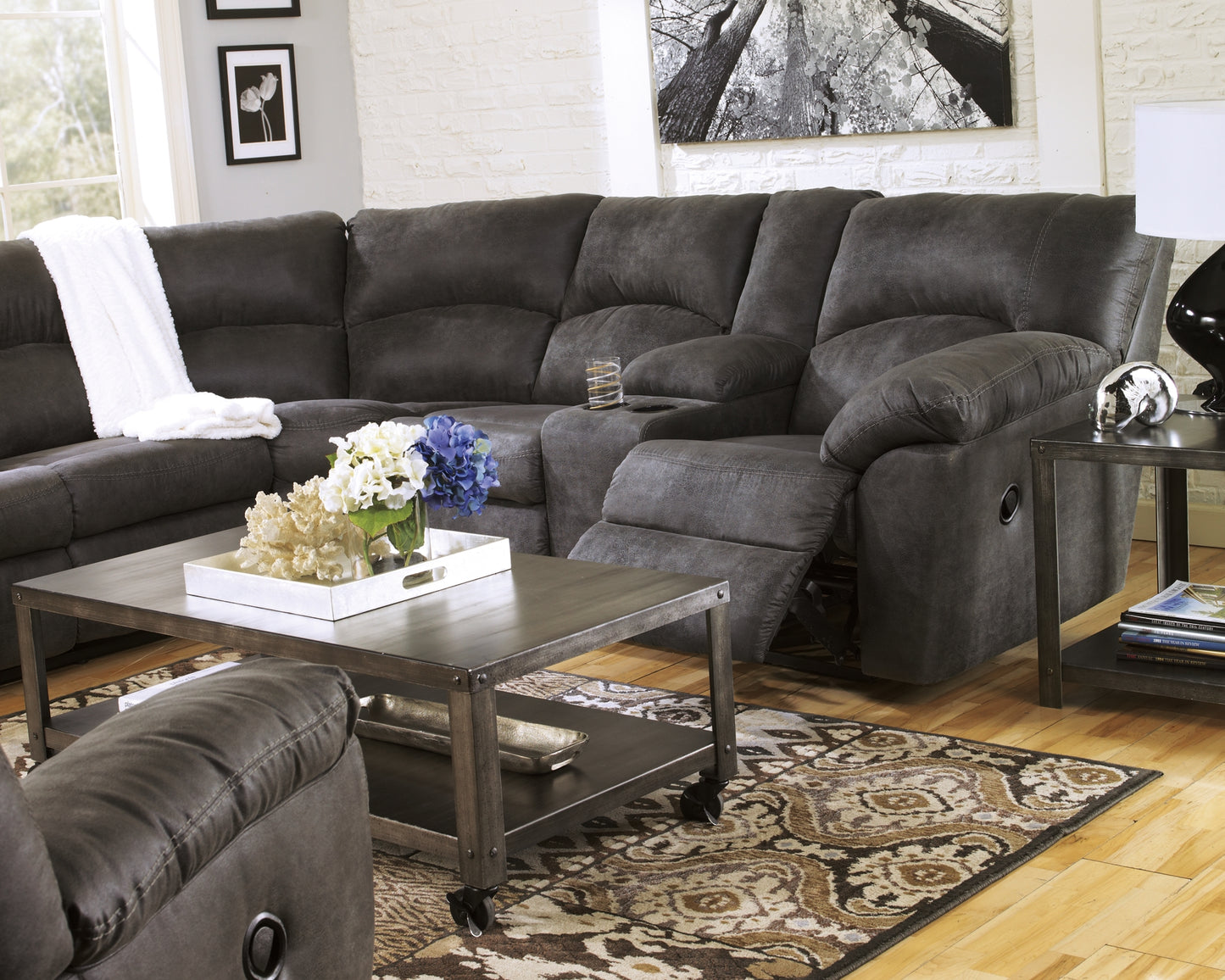 Tambo 2-Piece Reclining Sectional