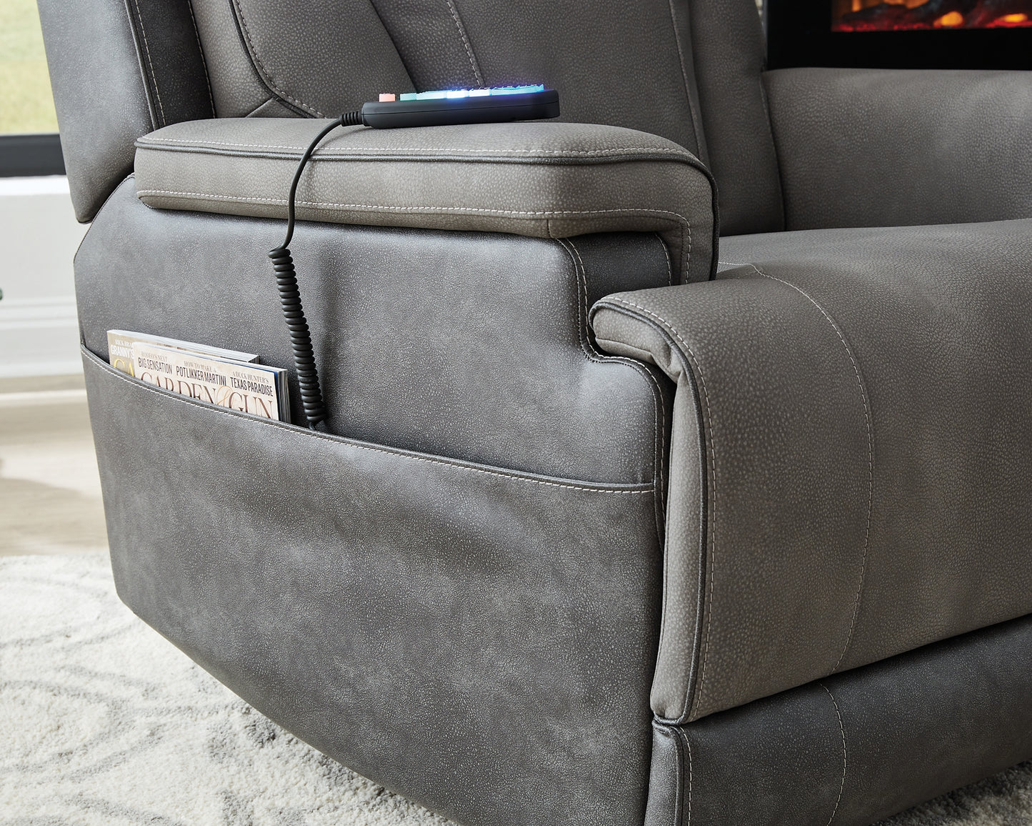 4Z-Peaceful Pause Power Lift Recliner